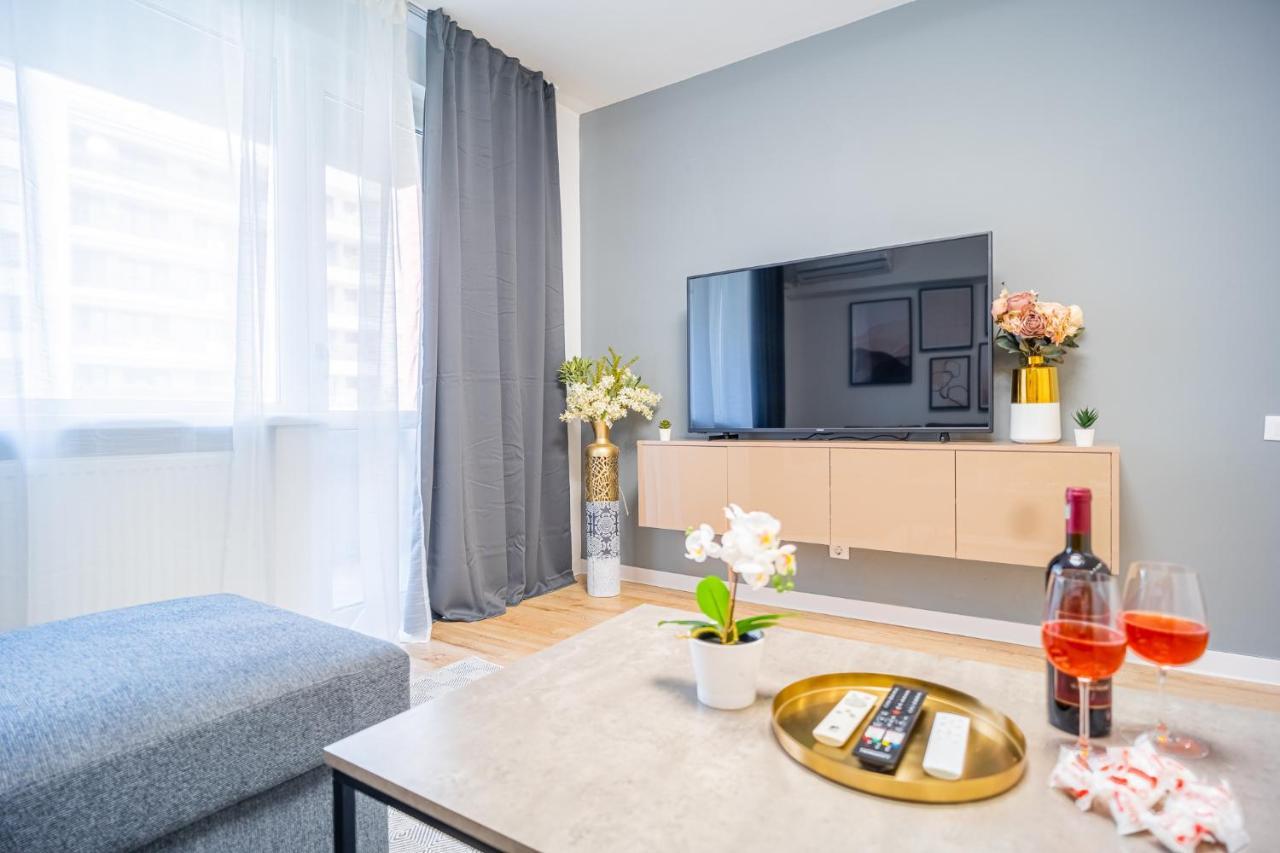 Refreshingly Chic: Newly Renovated 2Br Apartment 布加勒斯特 外观 照片