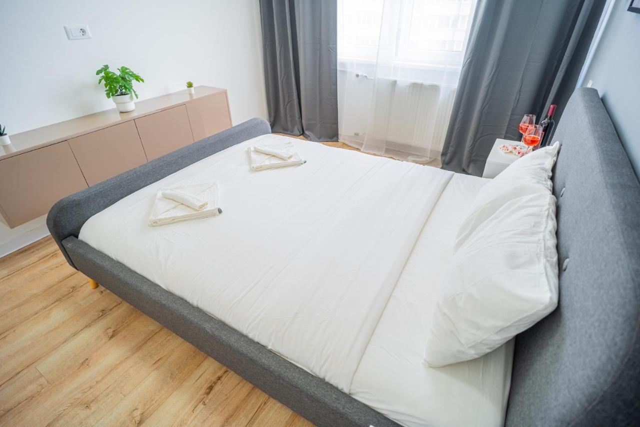 Refreshingly Chic: Newly Renovated 2Br Apartment 布加勒斯特 外观 照片